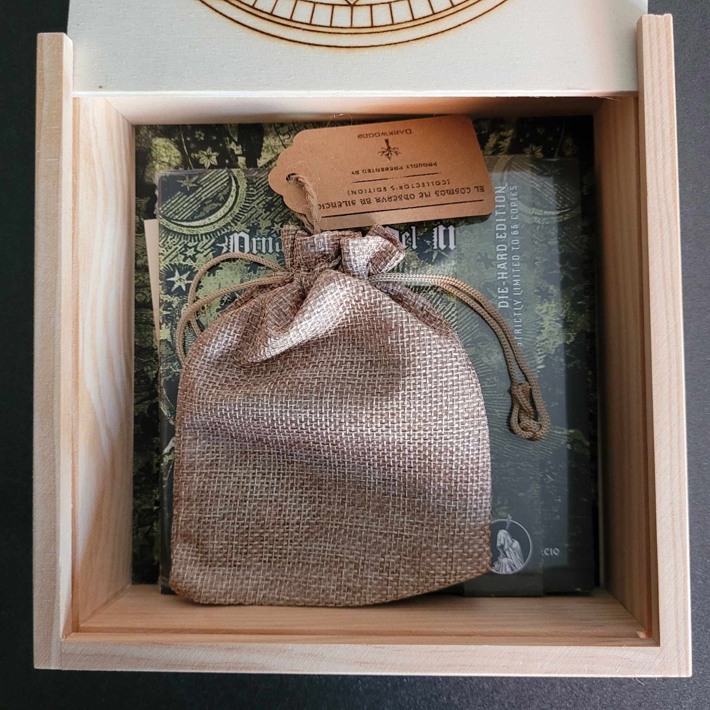 ORNAMENTOS DEL MIEDO - El Cosmos Me Observa En Silencio (BoxCD)